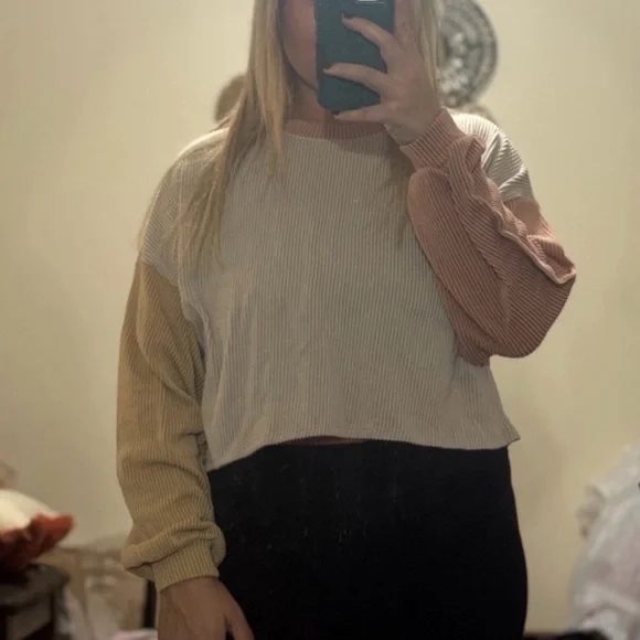 Colorblock Cropped Long Sleeve - Picture 1 of 4